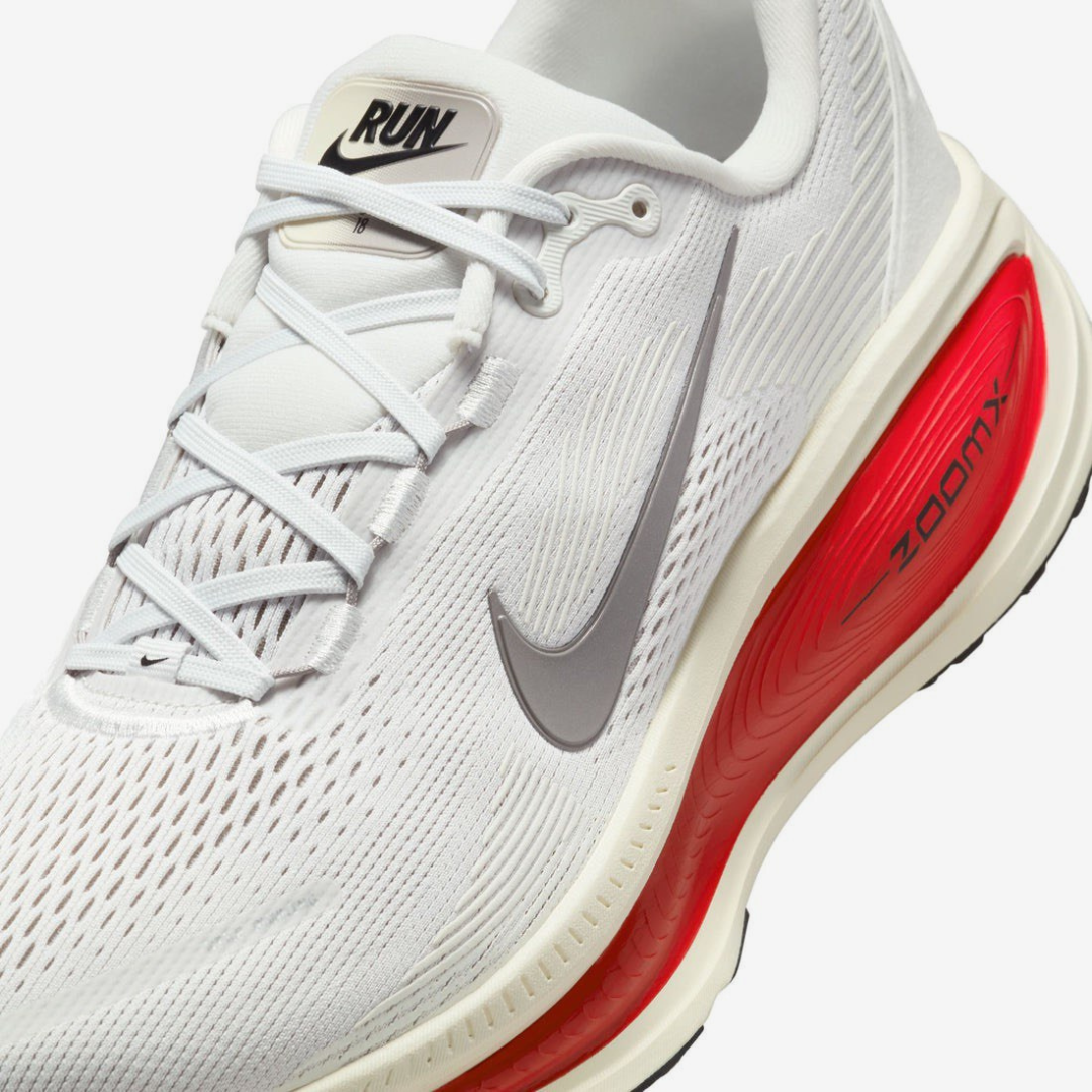 Nike Vomero 18 - Branco/Vermelho