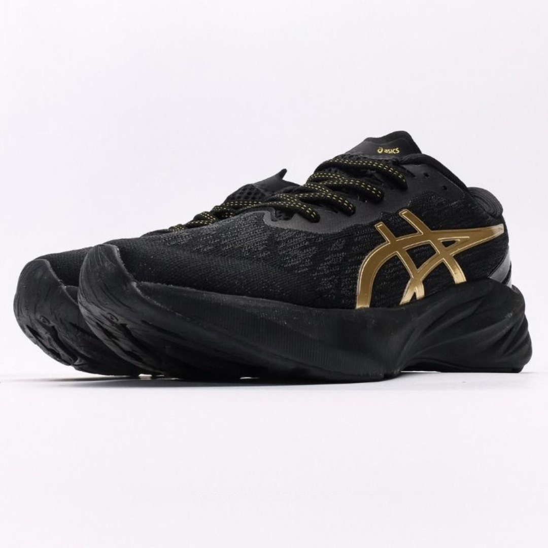 Asics Novablast 3 Preto/Dourado