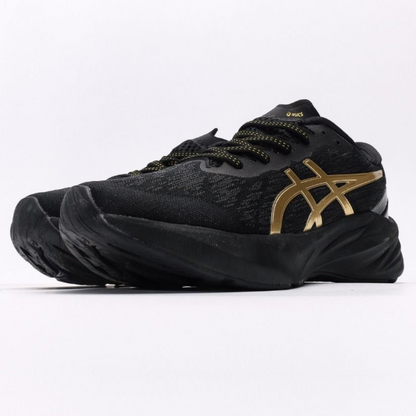 Asics Novablast 3 Preto/Dourado