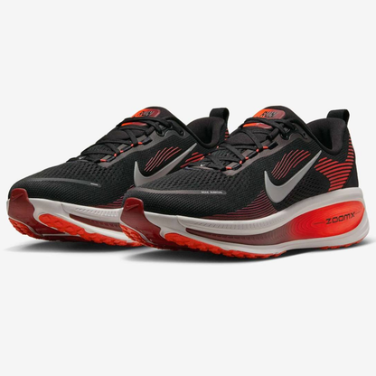 Nike Vomero 18 - Preto/Vermelho