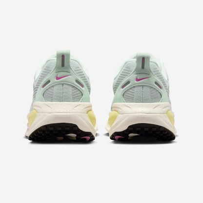 Nike Vomero 18 - Verde Água/Rosa