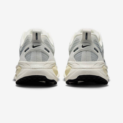 Nike Vomero 18 - Branco/Bege