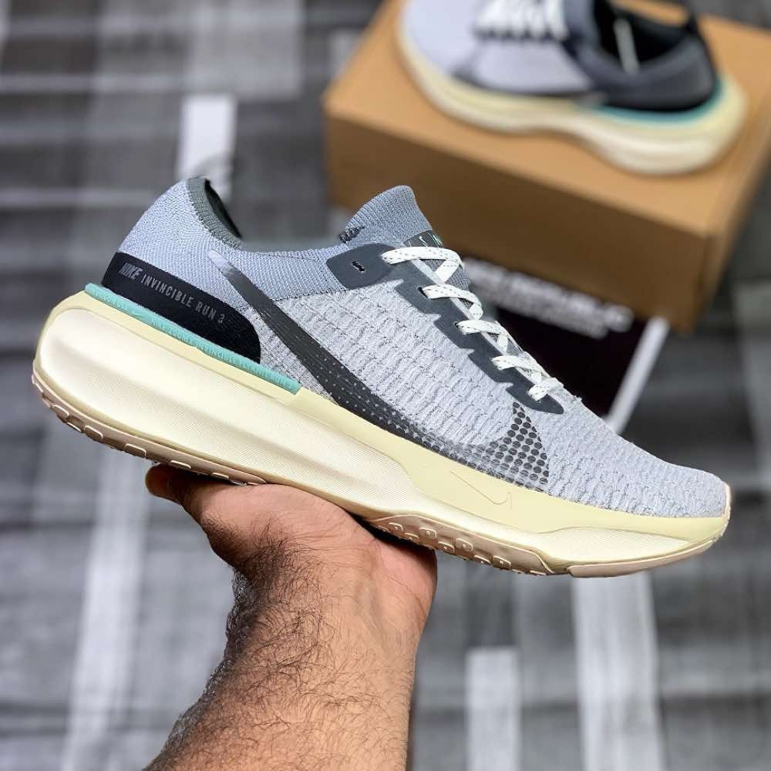Nike Invincible Run 3 - Cinza/Preto