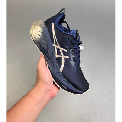 Asics Novablast™ 4 Platinum Azul Marinho Dourado
