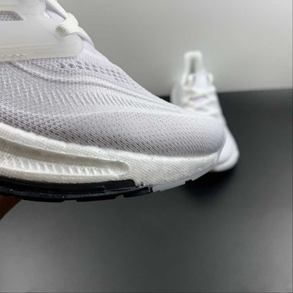 Adidas Ultraboost Light 23 Branco